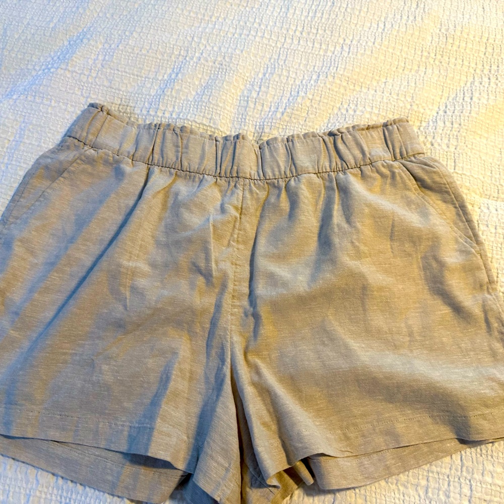 Sonoma brand pull on paper bag shorts. New without tags.